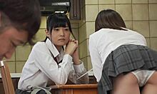 Mlajša japonska najstnica dobi krema od starejšega brata svojega prijatelja